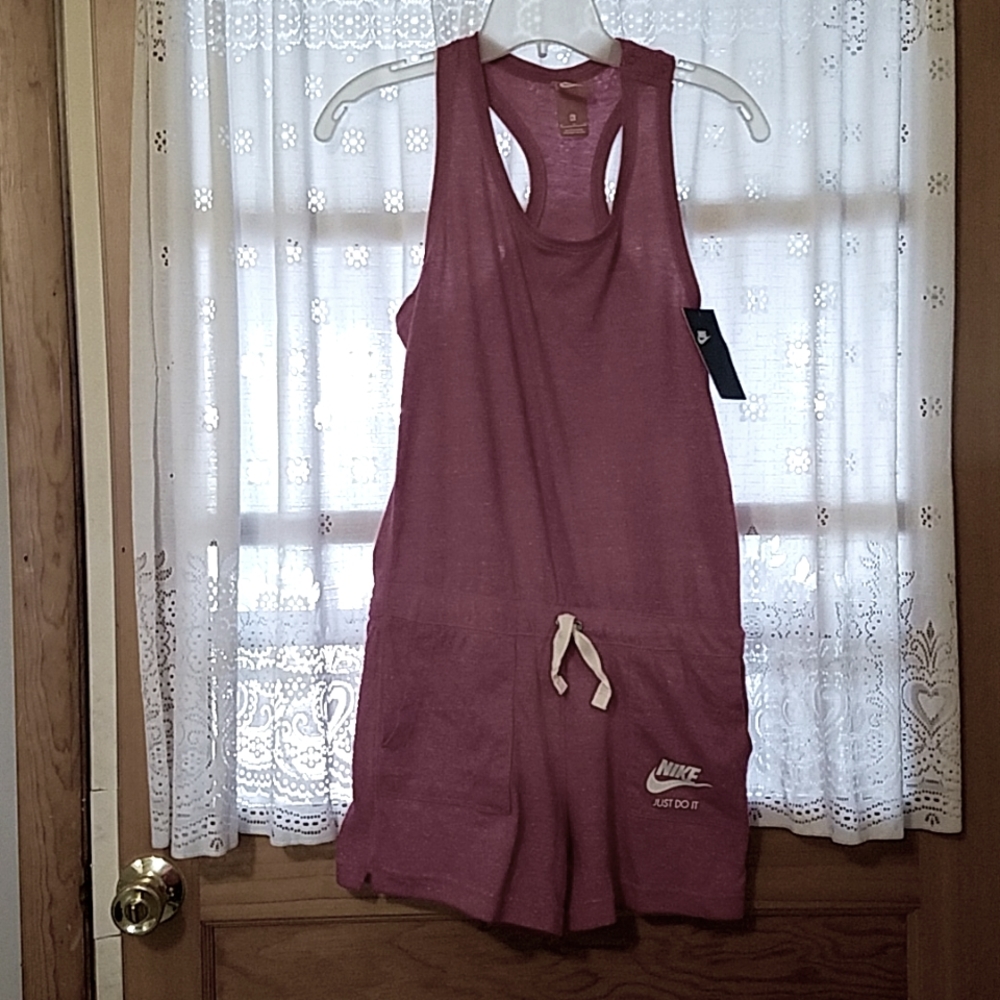 Nike girls XL shorts jumpsuit in hot pink 60% cotton 40% polyester